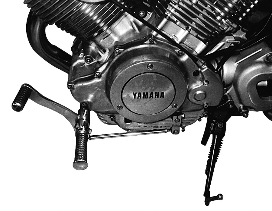 Sistema poggiapiedi 27 cm premontato per Yamaha XV 750 SE - XV 1000 SE - TR1 TÜV