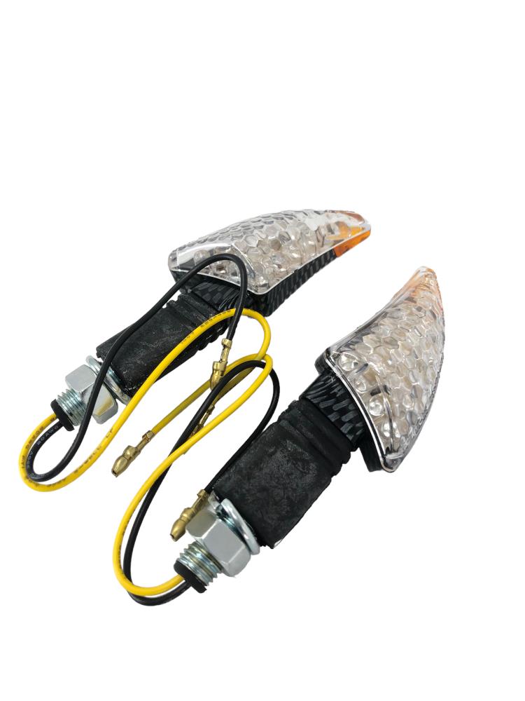 Set di indicatori LED Highway Hawk "Shark" con ottica al carbonio E-mark filettatura M10 12V1.5W (2pcs)