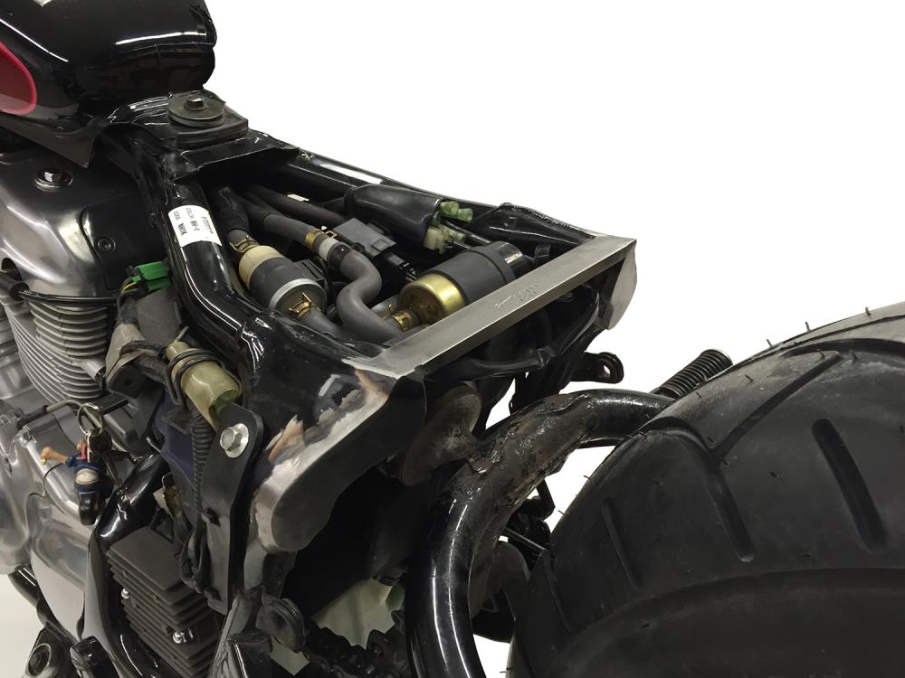 Modifica del telaio per la trasformazione in bobber Honda VT 600 Shadow PC21 con TÜV