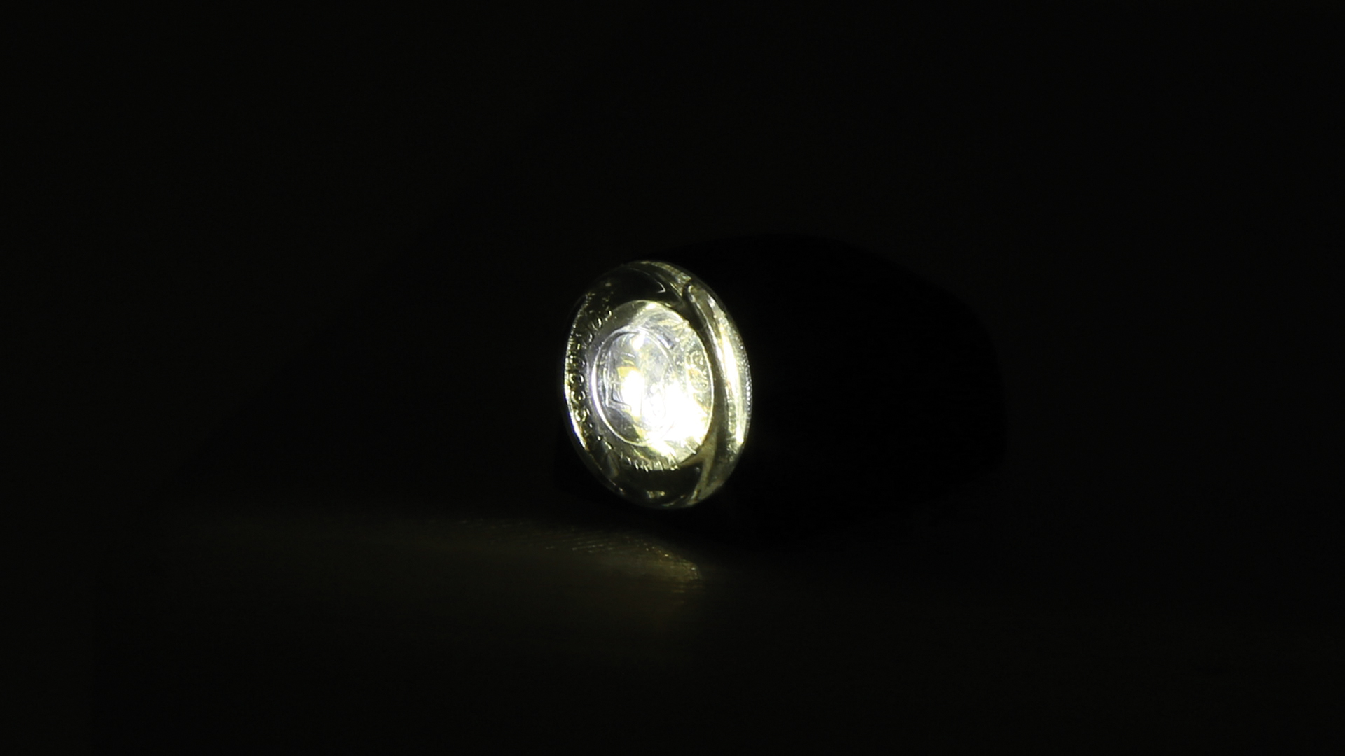 Luz de posición HIGHSIDER PROTON TRES LED, autoadhesiva, cristal tintado, sólo apta para frontal, homologada E, pieza.